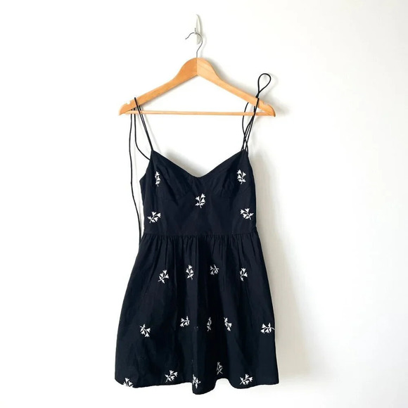 Zara  V-Neck Embroidered Floral Poplin Dress Black White NWT Size Medium - Picture 4 of 8
